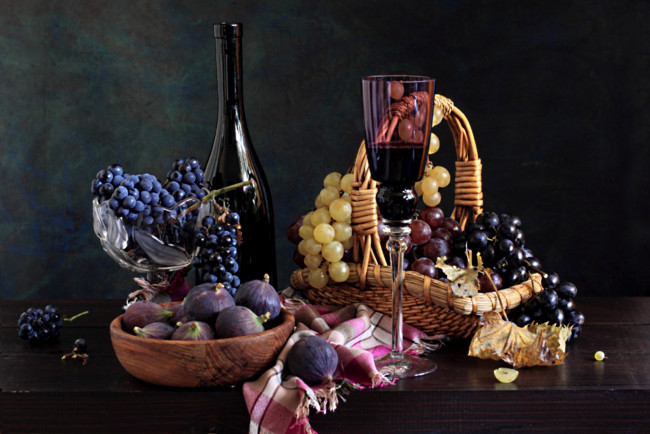 Обои картинки фото еда, натюрморт, инжир, виноград, бокал, вино