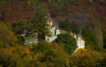 Картинка города дворцы замки крепости горы лес замок