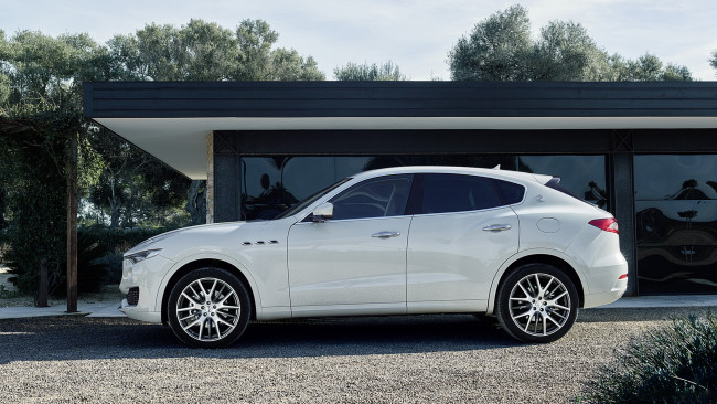 Обои картинки фото maserati levante 2017, автомобили, maserati, белый, levante, 2017