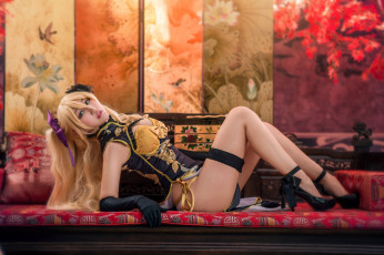 Картинка девушки -unsort+ азиатки азиатка ножки образ лежит картины наряд туфли костюм блондинка руки интерьер мебель ноги диван комната фон стиль девушка лицо секси поза взгляд