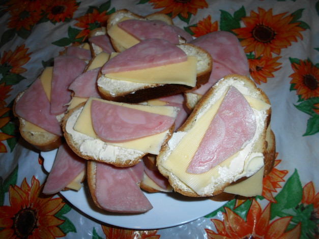 Обои картинки фото еда, бутерброды,  гамбургеры,  канапе, сыр, хлеб, колбаса