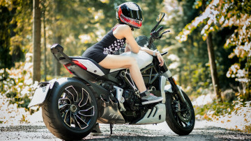 Картинка мотоциклы мото+с+девушкой ducati xdiavel