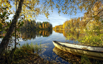 обоя корабли, лодки,  шлюпки, река, лодка, осень, листопад