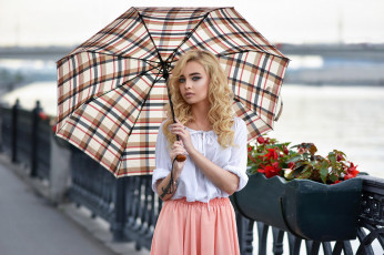 Картинка девушки анастасия+заярова блондинка локоны зонтик