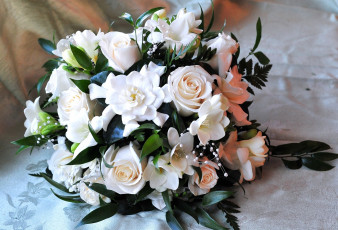 Картинка цветы букеты композиции розы гардения фрезия белый