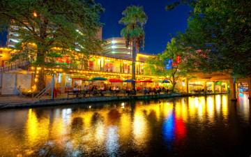 Картинка san antonio texas города огни ночного сан-антонио здания река уличное кафе деревья