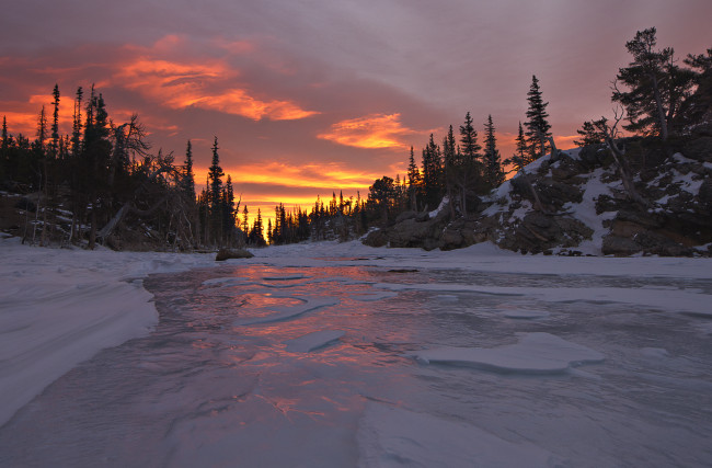 Обои картинки фото природа, реки, озера, зима, деревья, закат, лёд, озеро