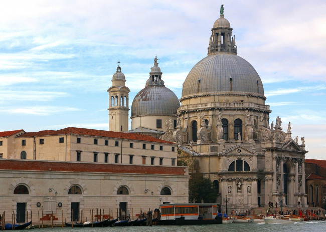 Обои картинки фото собор, санта, мария, де, ла, салюте, венеция, италия, города, вода, купол, статуи
