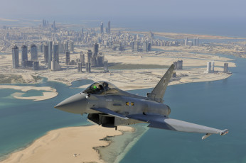 Картинка eurofighter+typhoon авиация боевые+самолёты полет истребитель город многоцелевой
