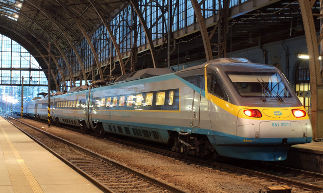 Обои картинки фото техника, поезда, скоростной, поезд, рельсы, вокзал