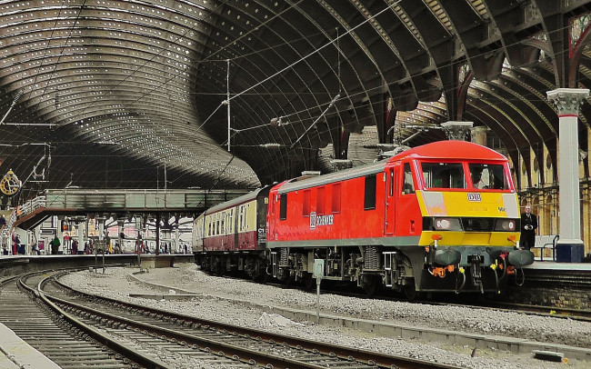 Обои картинки фото техника, поезда, вокзал, железная, дорога, рельсы, пассажирский, поезд