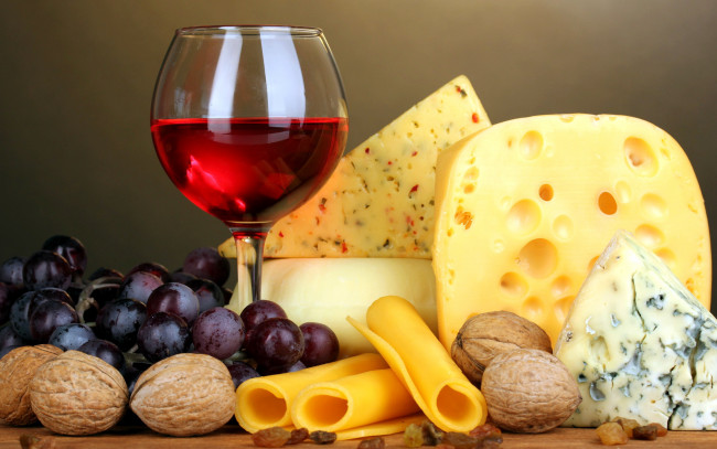 Обои картинки фото еда, разное, вино, виноград, орехи, сыр