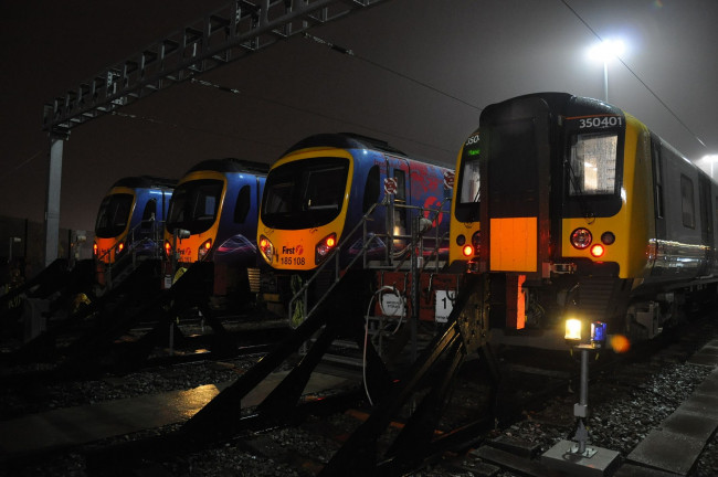 Обои картинки фото техника, локомотивы, стоянка, ночь