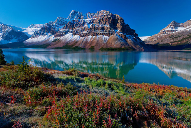 Обои картинки фото природа, реки, озера, канада, озеро, горы, трава