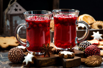 Картинка праздничные угощения ягодный бадьян напиток печенье шарики