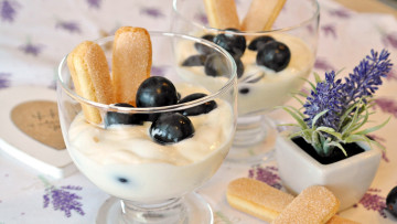 Картинка еда мороженое +десерты десерт ягоды савоярди печенье лаванда