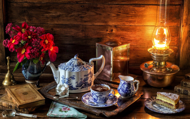 Обои картинки фото еда, напитки,  Чай, лампа, сахар, заварник, чашка, платок, книги