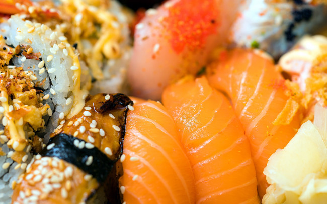 Обои картинки фото еда, рыба,  морепродукты,  суши,  роллы, суши, кунжут, лосось