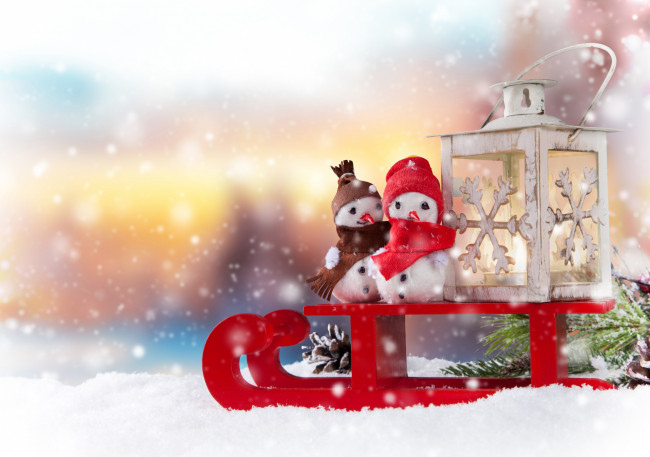 Обои картинки фото праздничные, снеговики, санки, фонарь