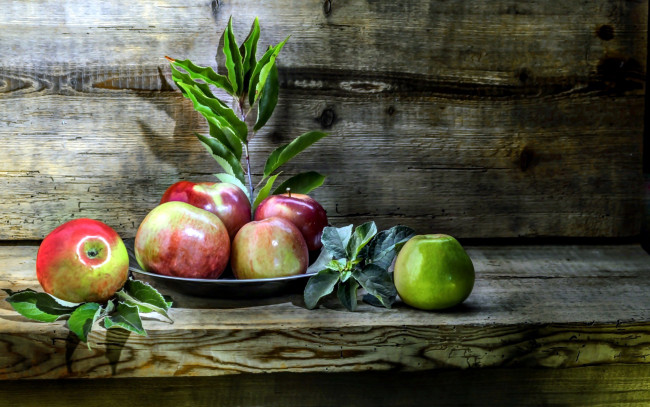 Обои картинки фото еда, Яблоки, листья, яблоки