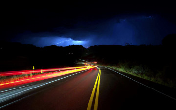 обоя природа, дороги, молния, гроза, ночь, шоссе