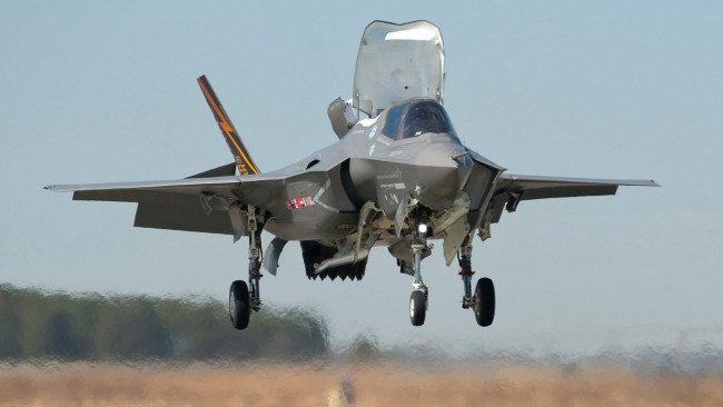 Обои картинки фото f-35 lightning ii, авиация, боевые самолёты, пятое, поколение, бомбандировщик, lockheed, martin, истребитель, f-35