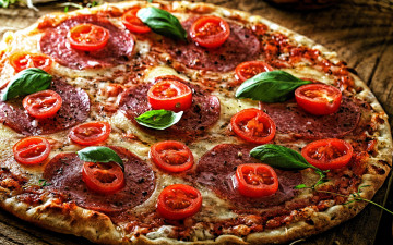 Картинка еда пицца базилик помидоры салями