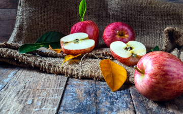 обоя еда, яблоки, краснобокие, листья