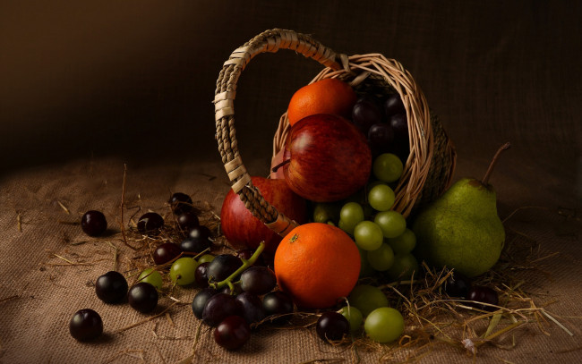 Обои картинки фото еда, фрукты,  ягоды, яблоки, виноград, корзинка