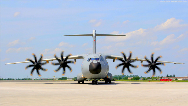 Обои картинки фото авиация, военно-транспортные самолёты, airbus, a400m, atlas, четырехмоторный, турбовинтовой, военно, транспортный, самолет, европейский, концерн, military