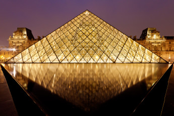 обоя города, париж , франция, площадь, пирамида, louvre pyramid, paris, france, louvre, пирамида лувра, лувр