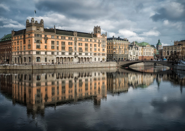 Обои картинки фото города, стокгольм , швеция, мост, река, здания, rosenbad, stockholm, sweden