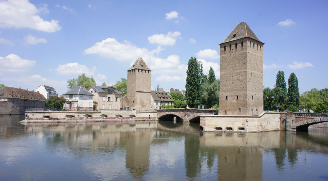 Обои картинки фото strasbourg,  ponts couverts, города, страсбург , франция, река, мост, башни