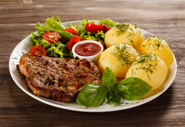Обои картинки фото еда, вторые блюда, стейк, овощи, картофель, отбивная