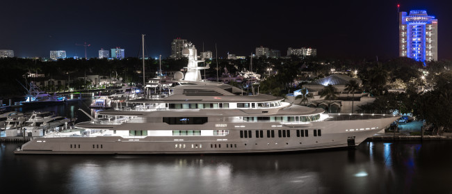 Обои картинки фото infinity yacht - pier 66 fort lauderdale, корабли, Яхты, суперяхта