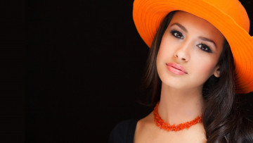 Картинка девушки -+лица +портреты бусы брюнетка шляпа оранжевая