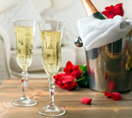 Картинка еда напитки +вино бокалы шампанское розы лепестки