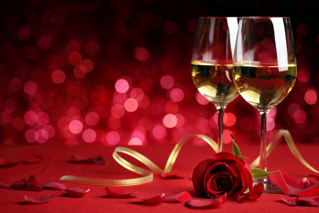 Обои картинки фото еда, напитки,  вино, бокалы, шампанское, роза, лепестки