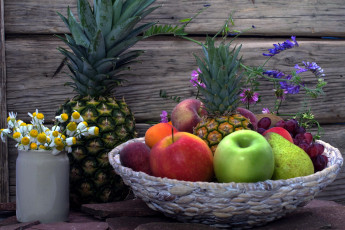 Картинка еда фрукты +ягоды сливы груши ананас яблоки виноград