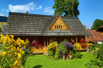 Картинка города -+здания +дома деревянный лето цветы дом клумбы
