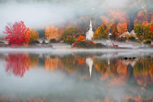 Обои картинки фото города, - католические соборы,  костелы,  аббатства, туман, озеро, осень