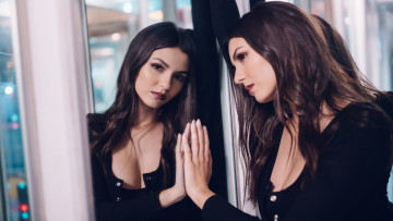 Картинка виктория+джастис+ 2018 девушки victoria+justice сelebrities victoria justice виктория джастис актриса модель отражение певица