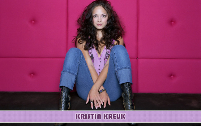 Обои картинки фото Kristin Kreuk, девушки, , , джинсы, сапожки