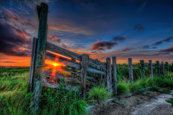 Картинка природа восходы закаты дорога забор закат луг