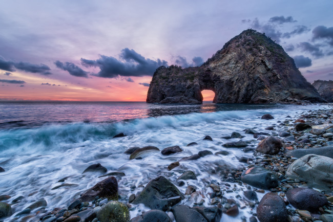 Обои картинки фото природа, побережье, Япония, море, скала, арка, камни, закат