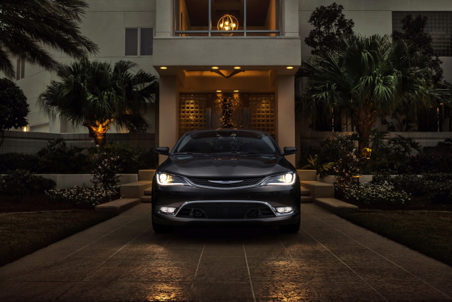 Обои картинки фото 2014 chrysler 200 sedan, автомобили, chrysler, огни, ночь, дом