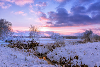 Картинка природа зима поле снег деревня рассвет утро деревья речка мост