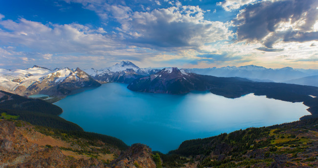 Обои картинки фото природа, пейзажи, облака, канада, canada, british, columbia, горы, кратер, снег, озеро, небо