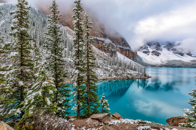 Обои картинки фото moraine lake канада, природа, зима, горы, озеро, lake, moraine, ели, парк, банф