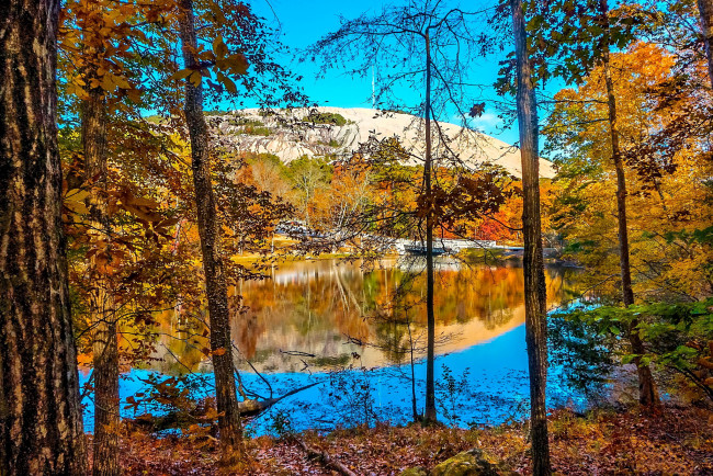 Обои картинки фото stone mountain park сша, природа, реки, озера, деревья, осень, горы, озеро, парк